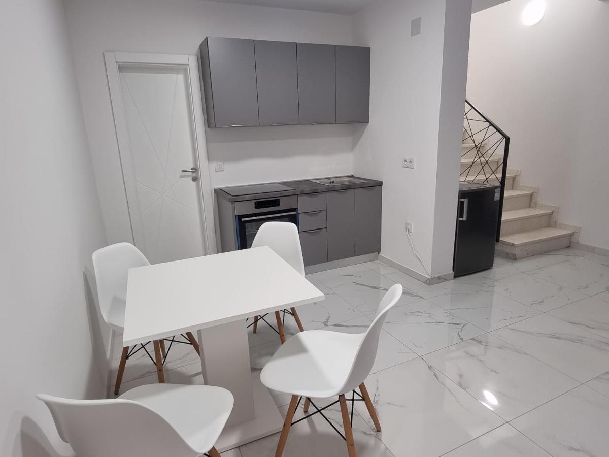 Apartment Anastasia With Pool, Novalja