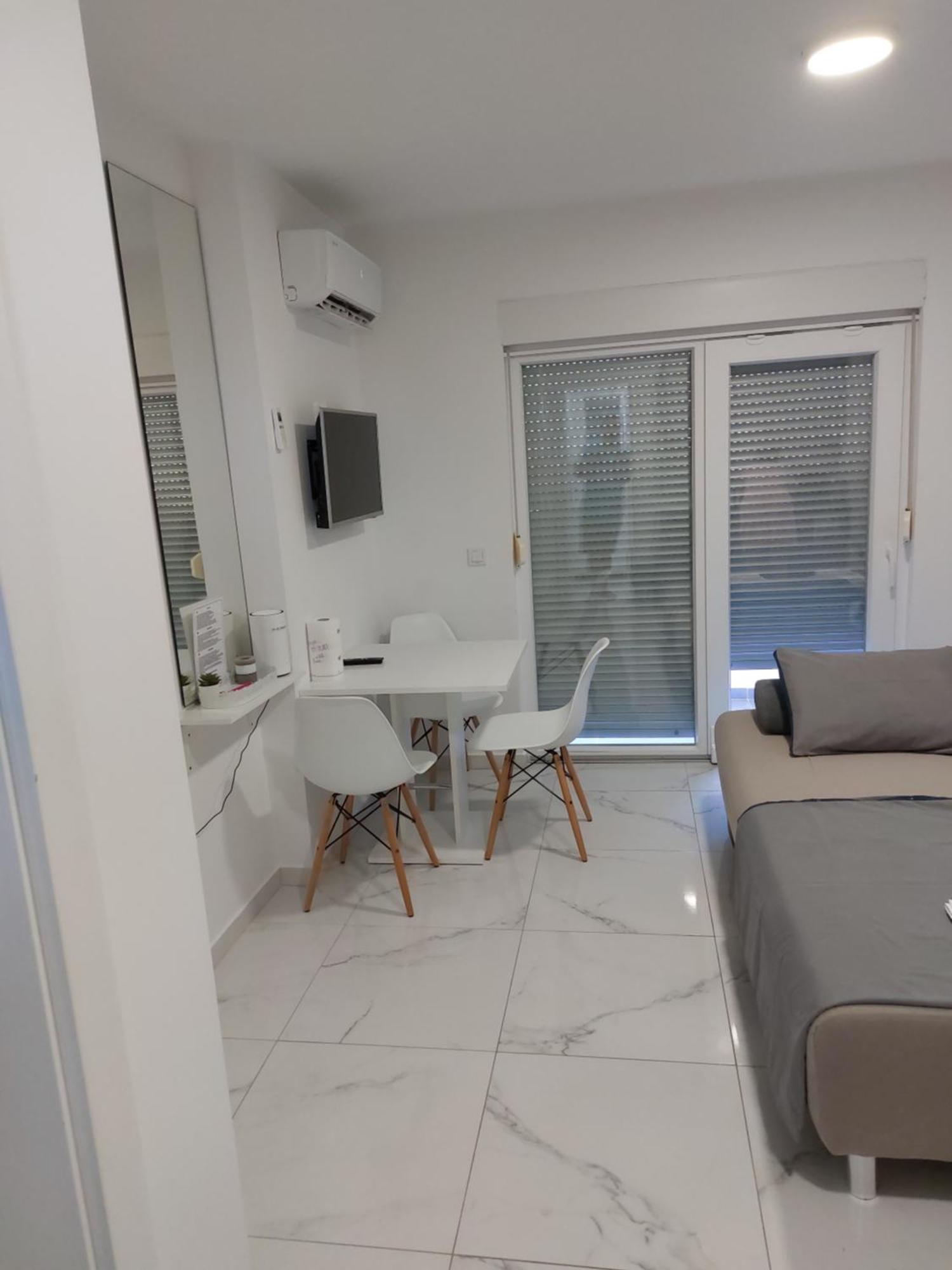 Apartment Anastasia With Pool,